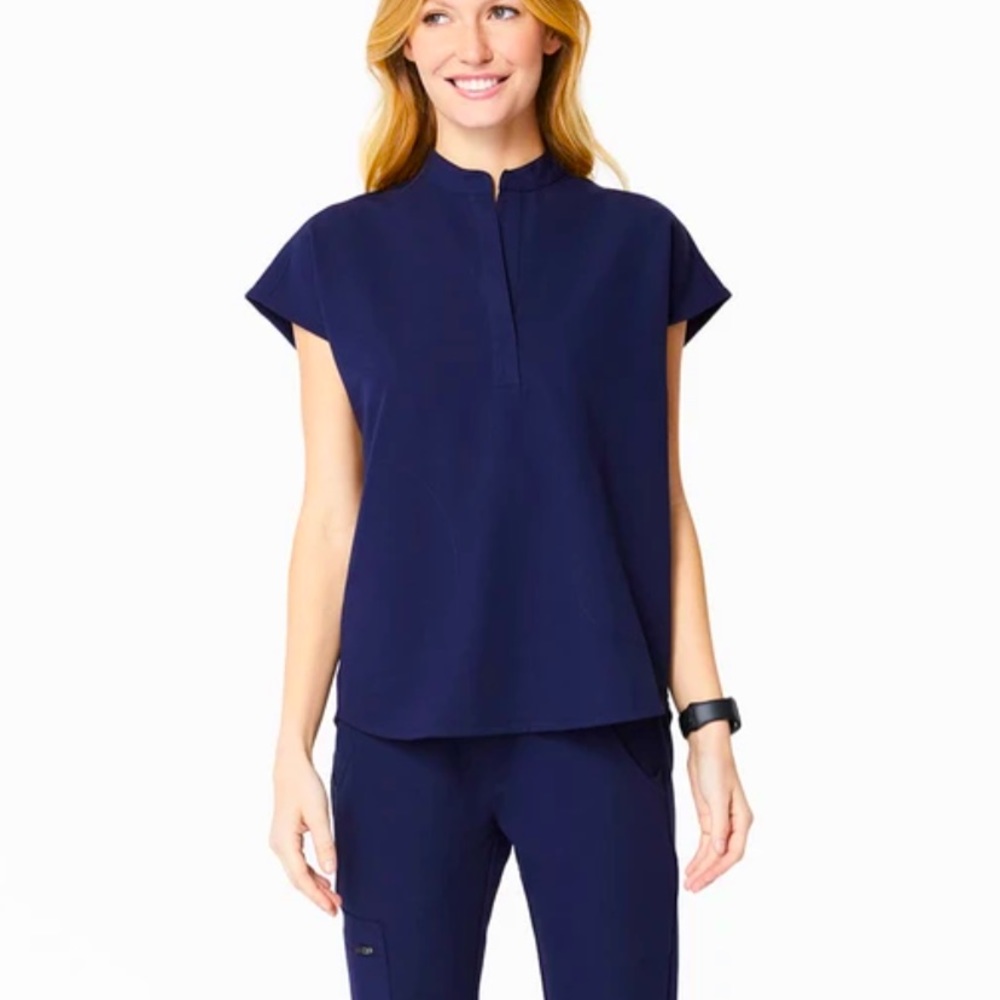 Figs “Rafaela” scrub top in navy size L